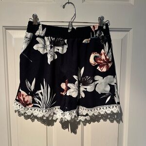 Floral Lace Trim Lounge Shorts. Size LG
